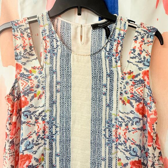 BCBGMaxAzria Abstract Floral Calin Shoulder Cutout Handkerchief Hem Top Size XXS - Picture 3 of 10